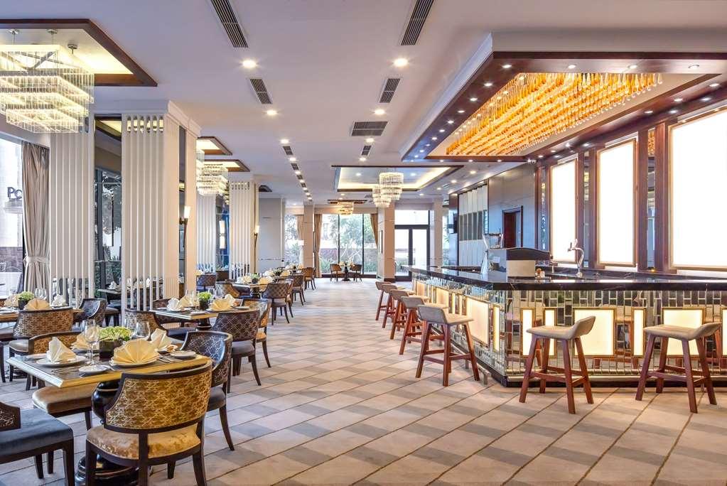 Отель Melia Vinpearl Nha Trang Empire Ресторан фото